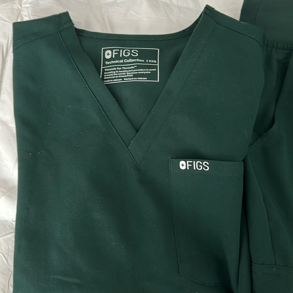 XXS figs scrubs British racing green